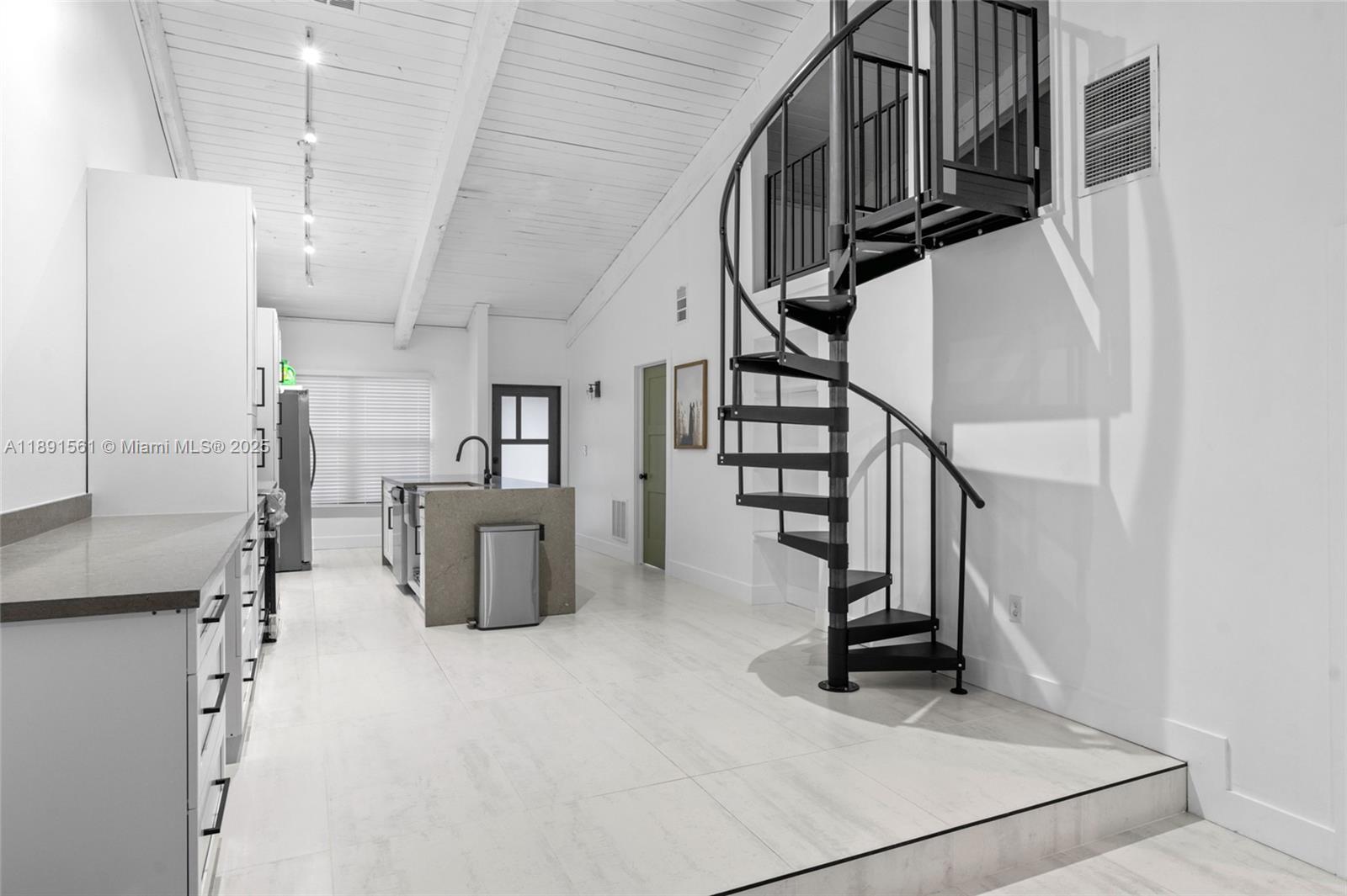 EVERGLADES SUGAR & LAND C - Residential Lease