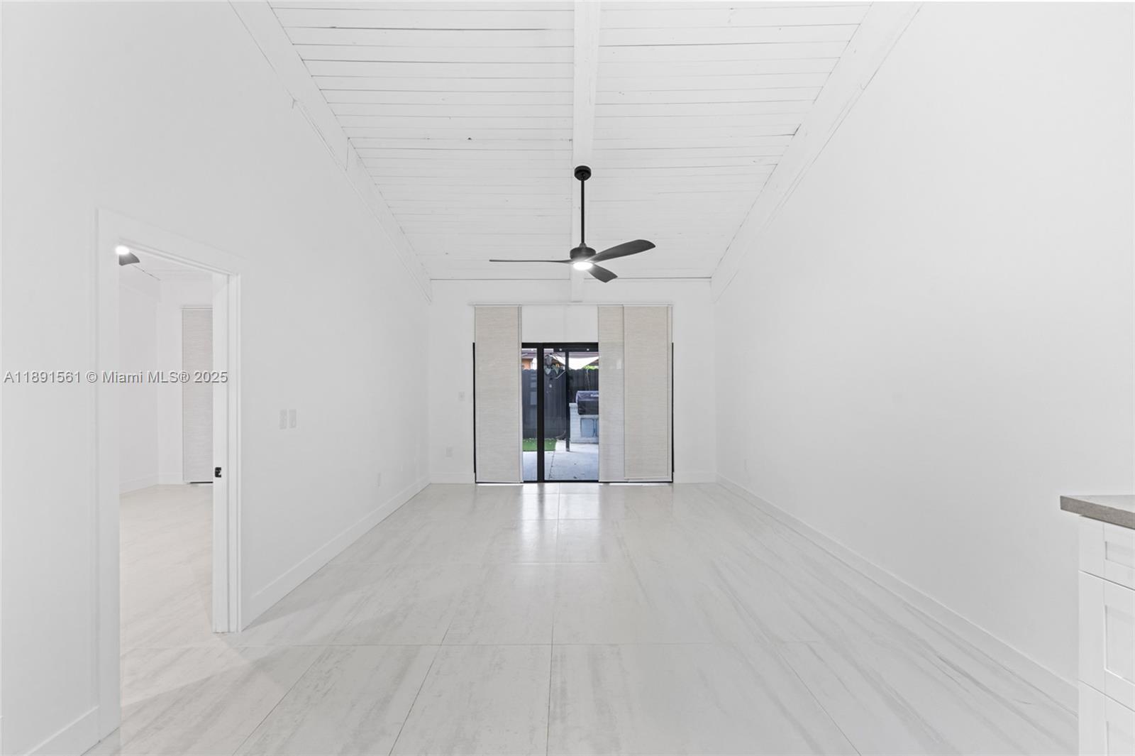 EVERGLADES SUGAR & LAND C - Residential Lease