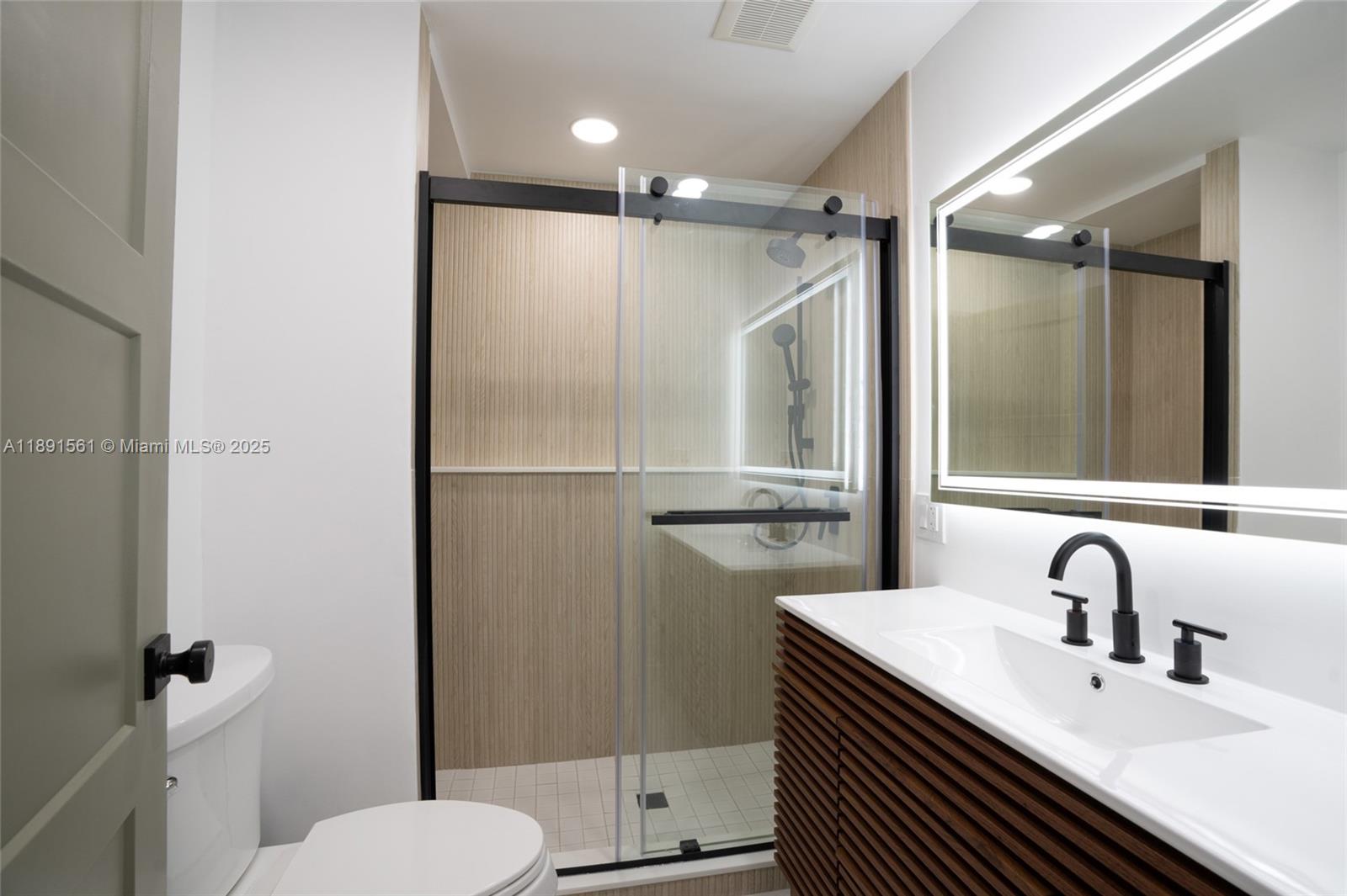 EVERGLADES SUGAR & LAND C - Residential Lease
