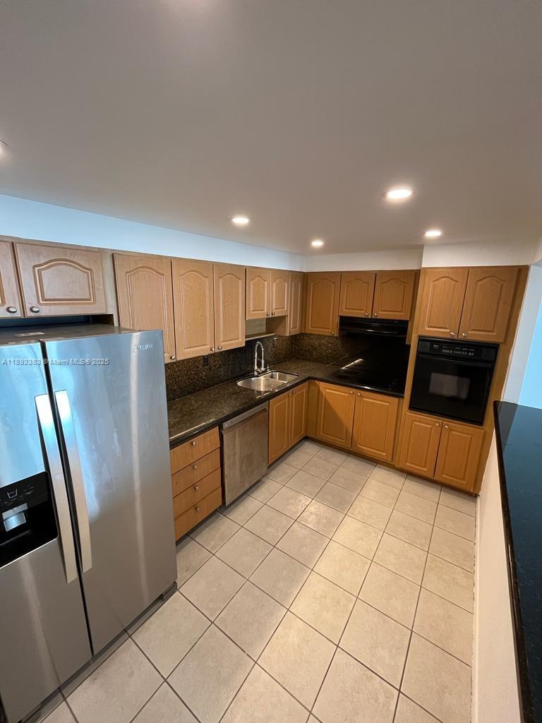 OCEANVIEW BUILDING A COND - Residential
