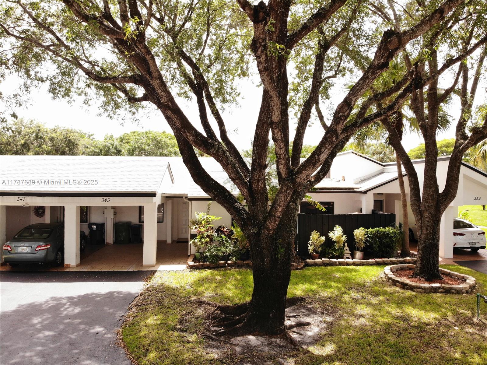 VILLAS AT BONAVENTURE IN - Residential