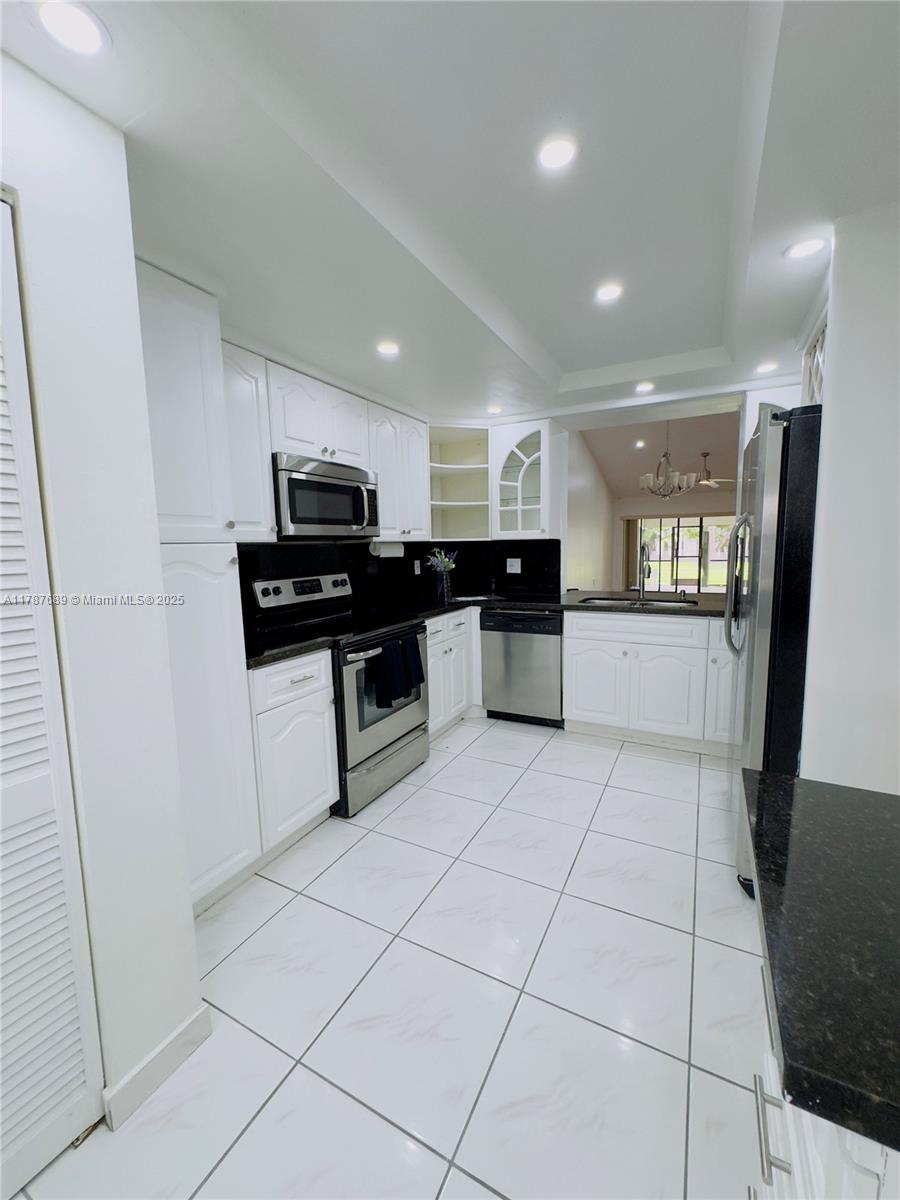 VILLAS AT BONAVENTURE IN - Residential