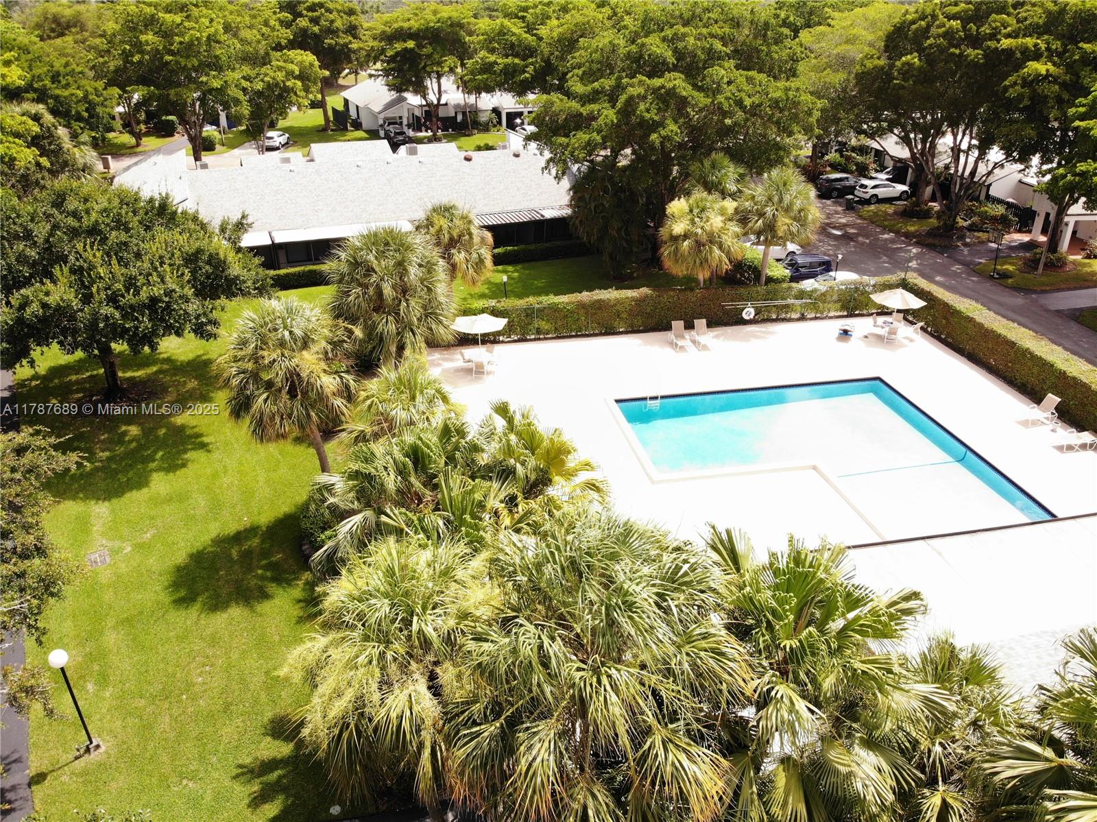 VILLAS AT BONAVENTURE IN - Residential