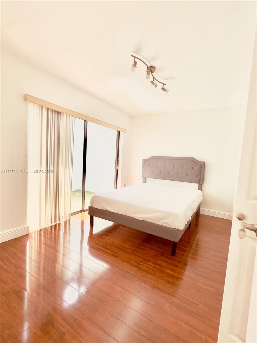 VILLAS AT BONAVENTURE IN - Residential