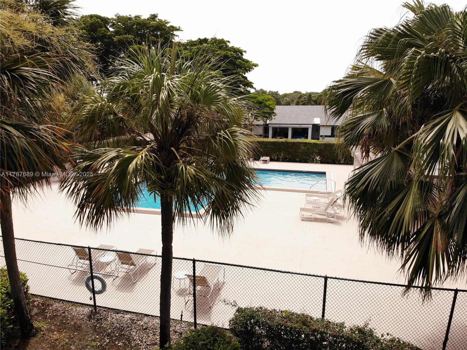 VILLAS AT BONAVENTURE IN - Residential