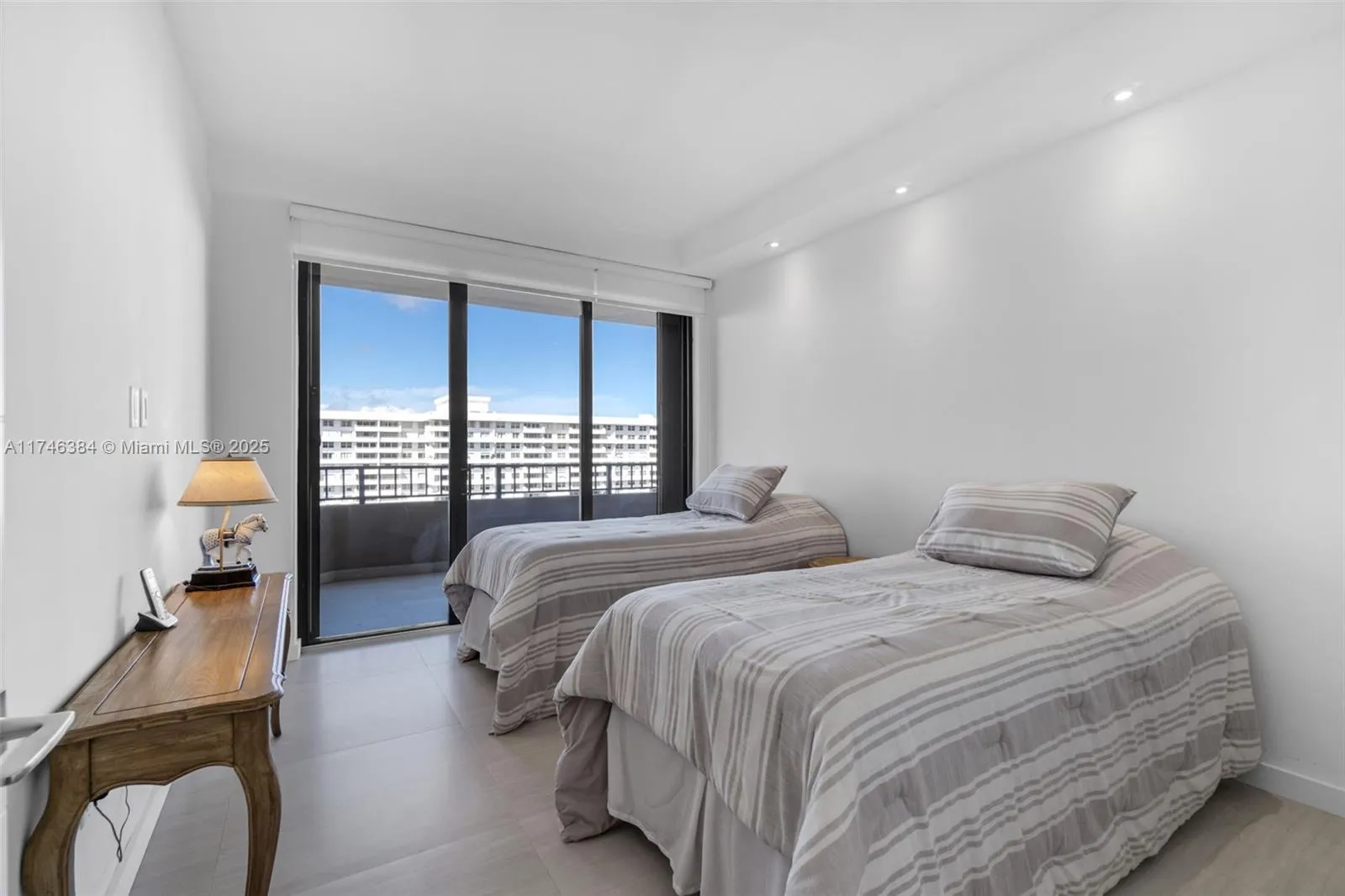 Key Biscayne, Florida 33149, United States, 2 Bedrooms Bedrooms, ,2 BathroomsBathrooms,Residential,Active,3476