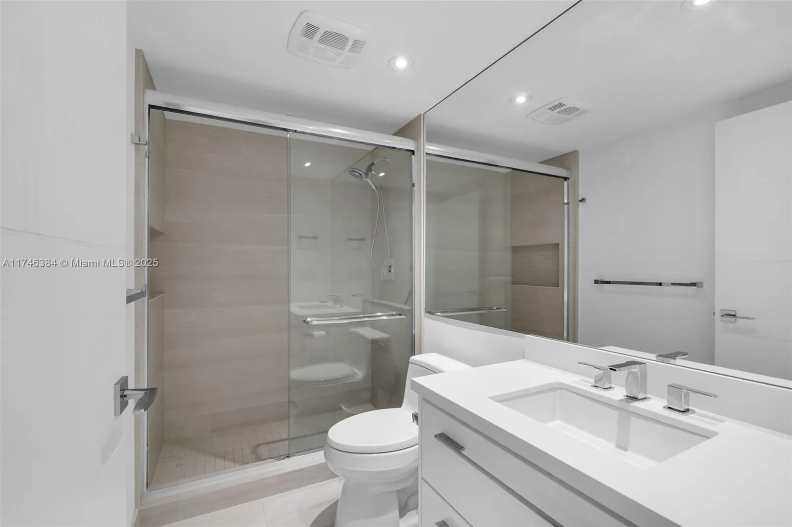 Key Biscayne, Florida 33149, United States, 2 Bedrooms Bedrooms, ,2 BathroomsBathrooms,Residential,Active,3476