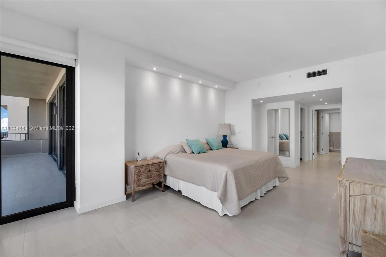 Key Biscayne, Florida 33149, United States, 2 Bedrooms Bedrooms, ,2 BathroomsBathrooms,Residential,Active,3476