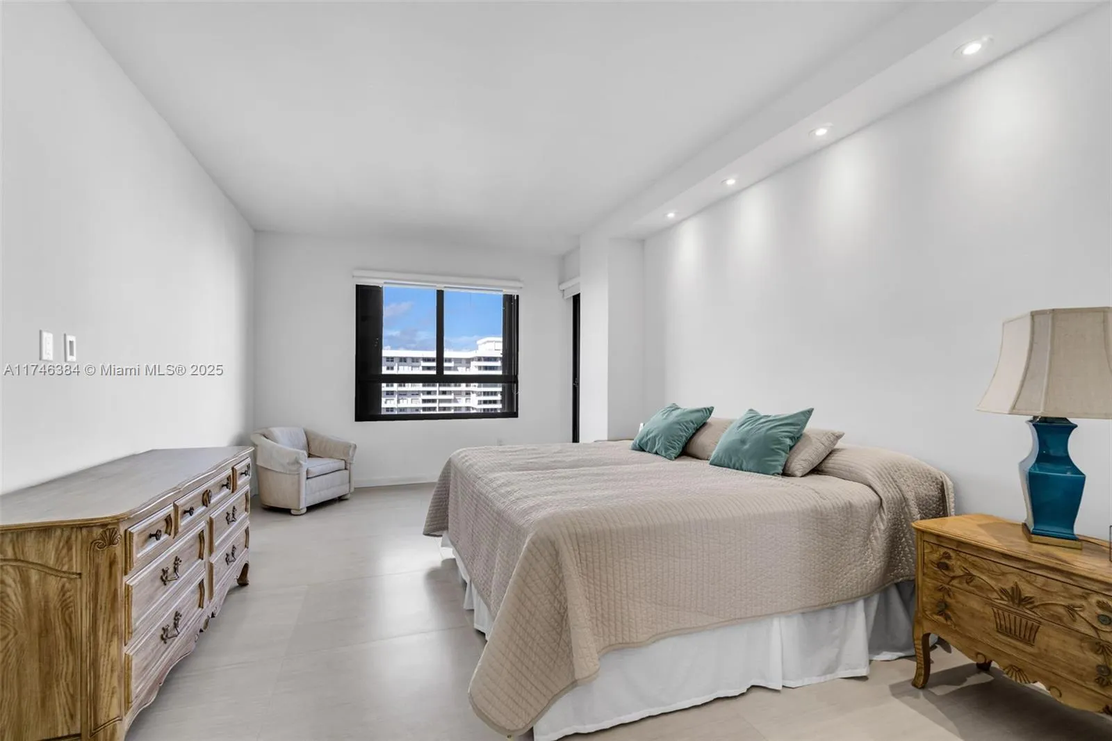 Key Biscayne, Florida 33149, United States, 2 Bedrooms Bedrooms, ,2 BathroomsBathrooms,Residential,Active,3476