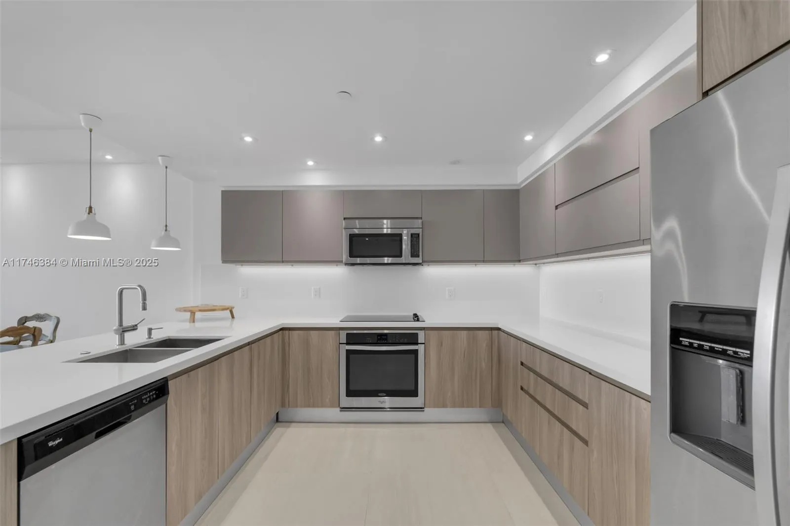 Key Biscayne, Florida 33149, United States, 2 Bedrooms Bedrooms, ,2 BathroomsBathrooms,Residential,Active,3476