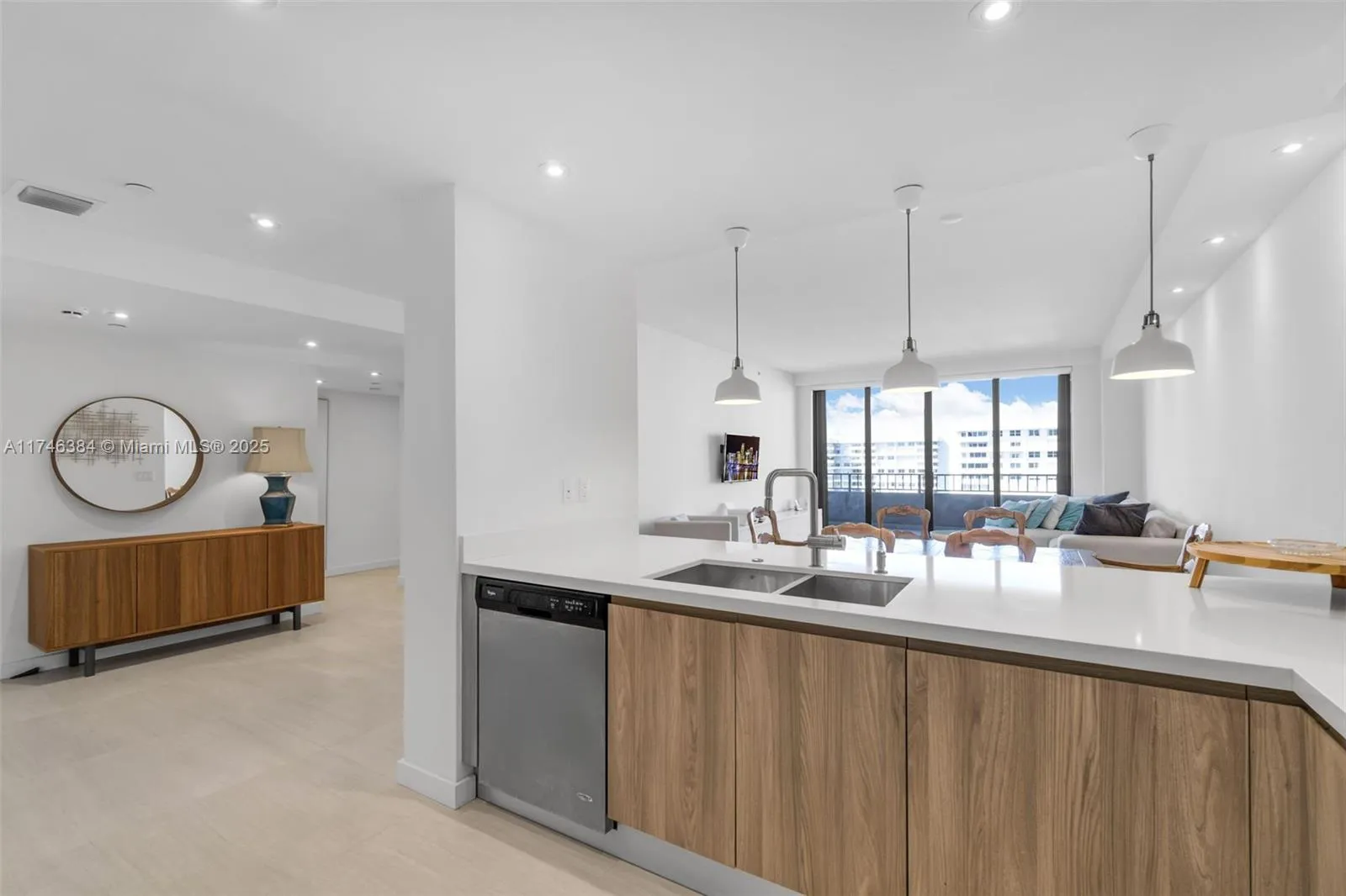 Key Biscayne, Florida 33149, United States, 2 Bedrooms Bedrooms, ,2 BathroomsBathrooms,Residential,Active,3476