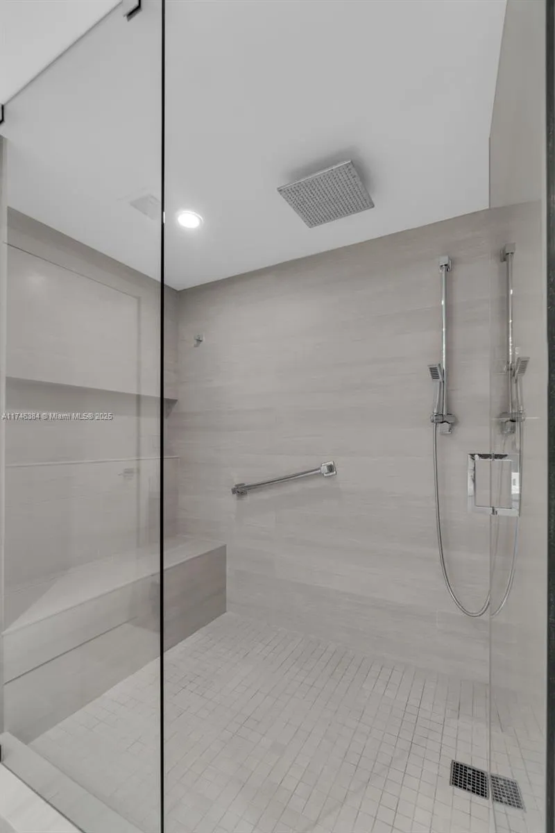 Key Biscayne, Florida 33149, United States, 2 Bedrooms Bedrooms, ,2 BathroomsBathrooms,Residential,Active,3476