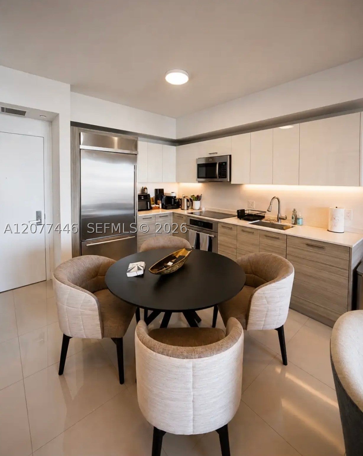 1300 Brickell Bay Dr 1807