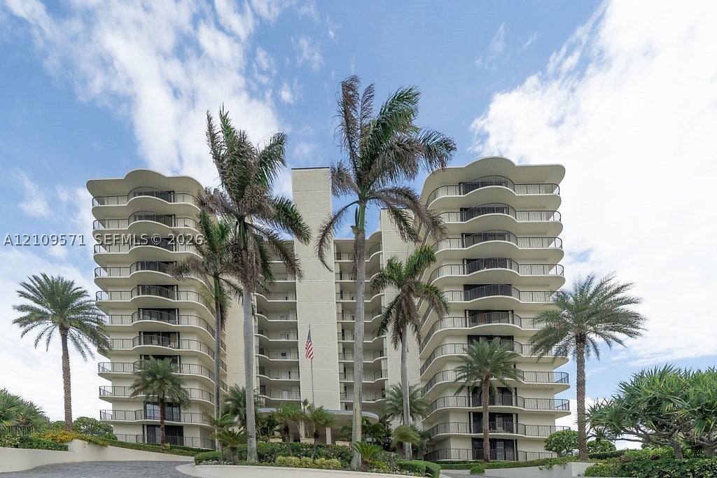 400 Beach Rd 201