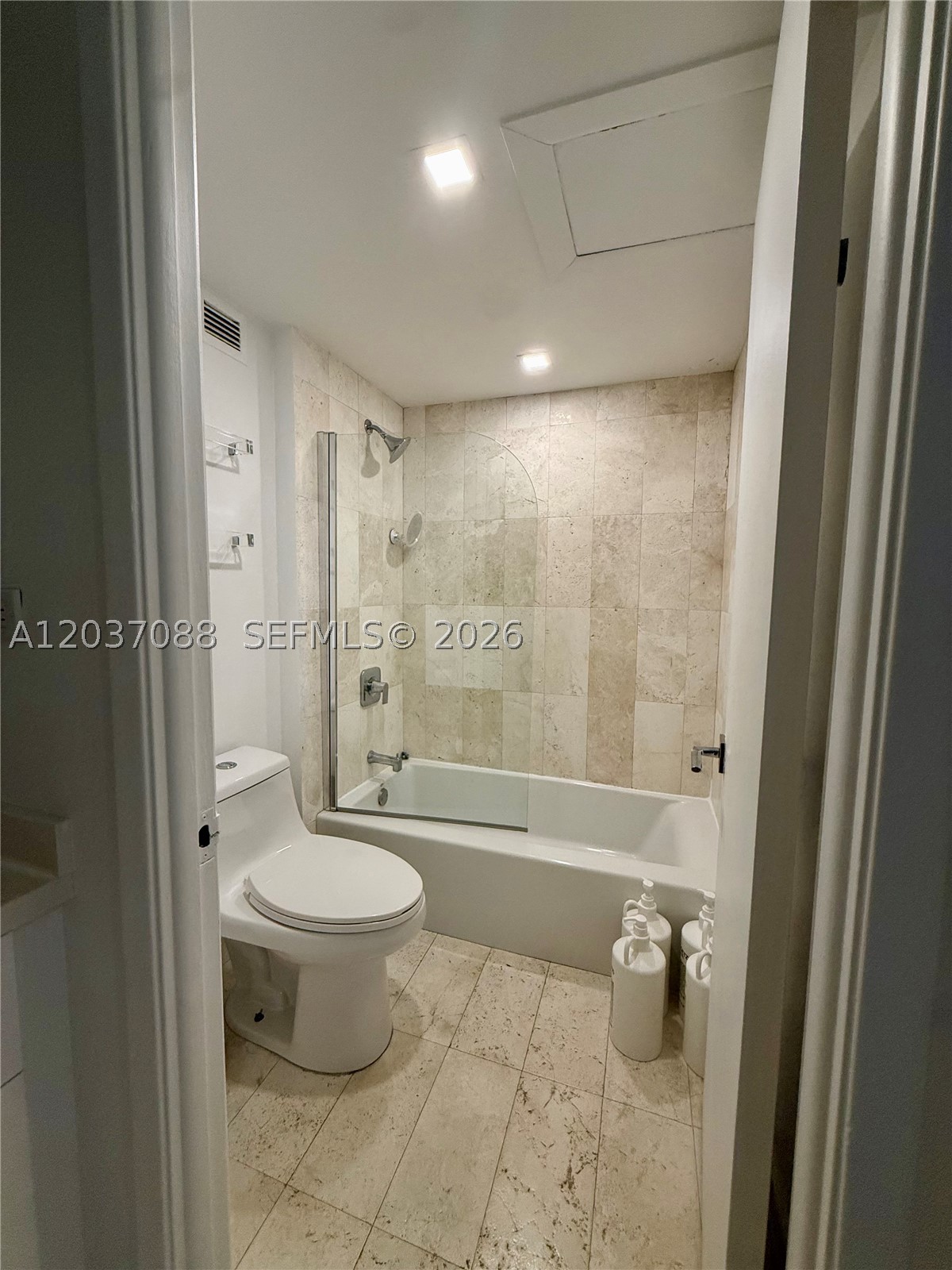 2301 Collins Ave 614