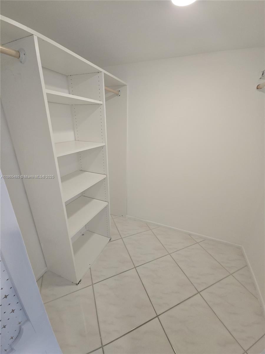 BISCAYA III CONDO - Residential