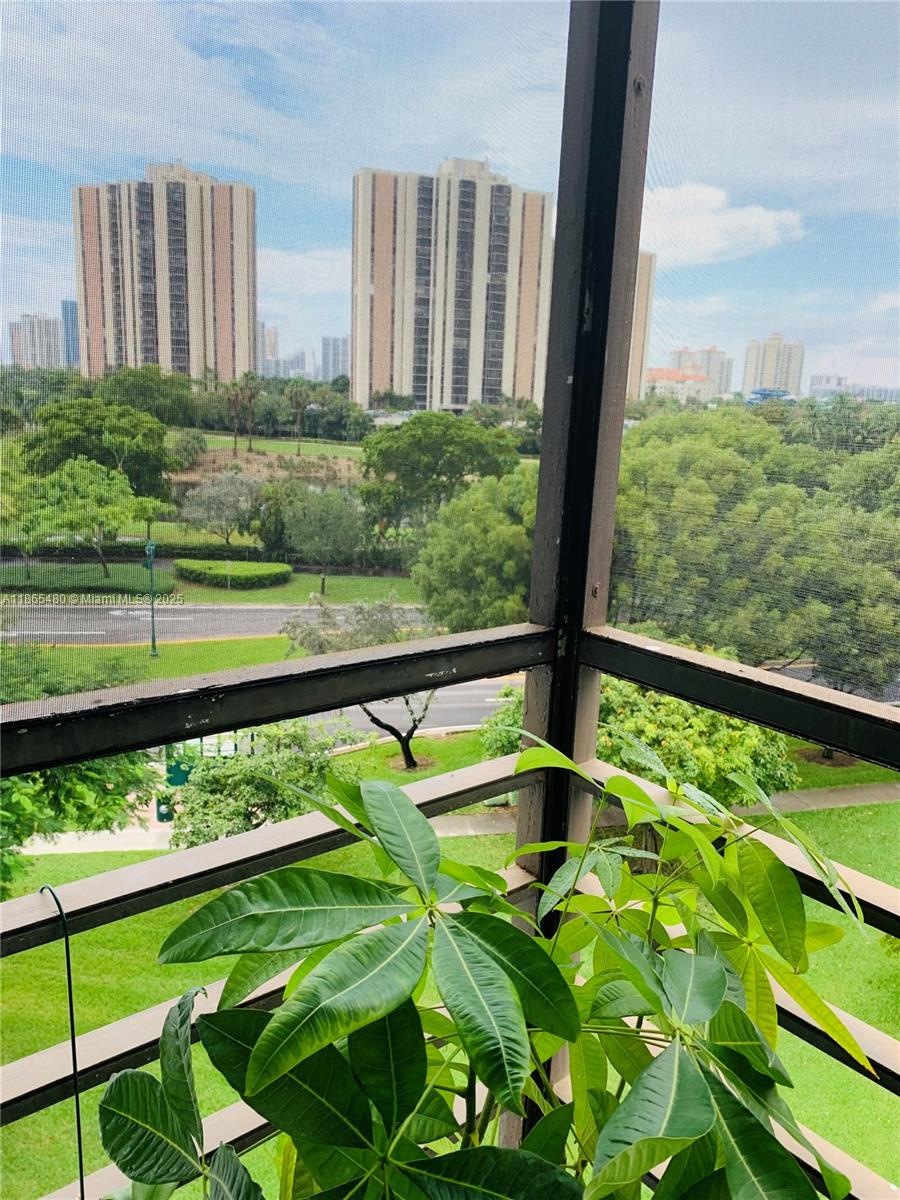 BISCAYA III CONDO - Residential