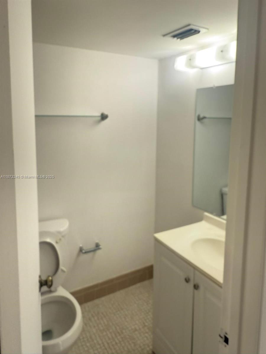 LAKESHORE AT UNIVERSITY P - Residential Lease