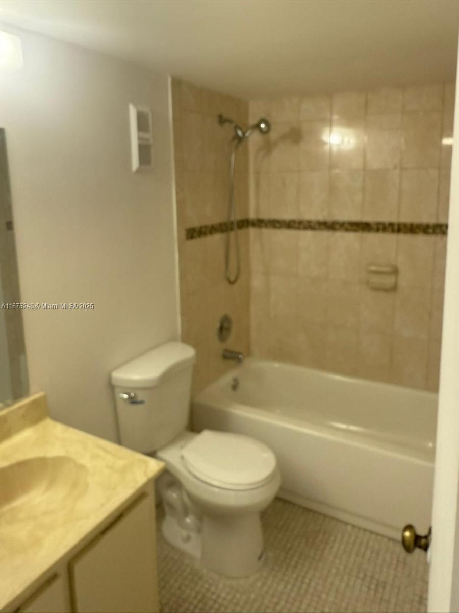 LAKESHORE AT UNIVERSITY P - Residential Lease