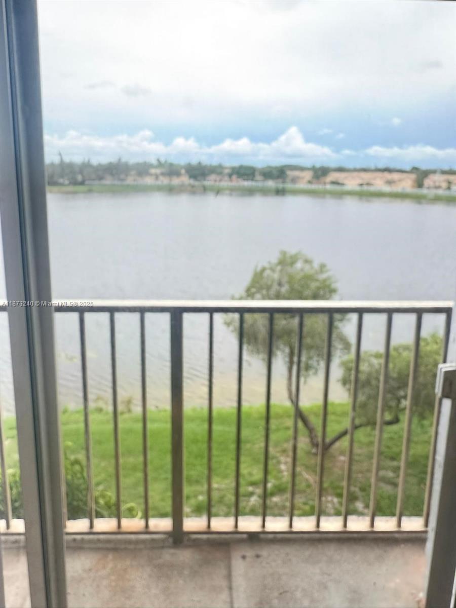 LAKESHORE AT UNIVERSITY P - Residential Lease