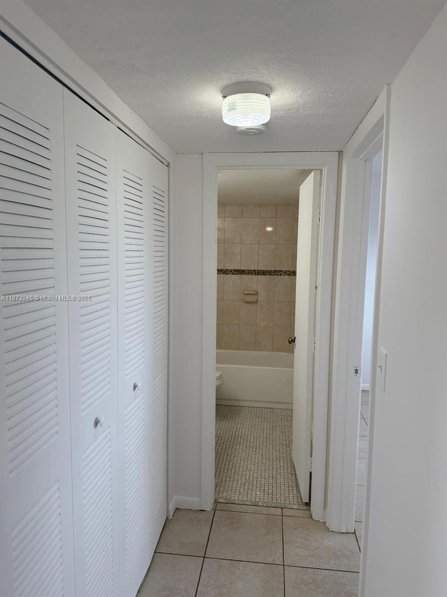 LAKESHORE AT UNIVERSITY P - Residential Lease