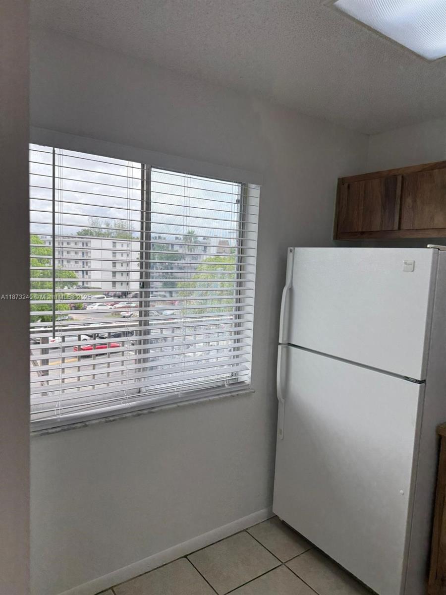 LAKESHORE AT UNIVERSITY P - Residential Lease