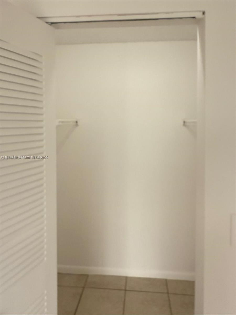 LAKESHORE AT UNIVERSITY P - Residential Lease