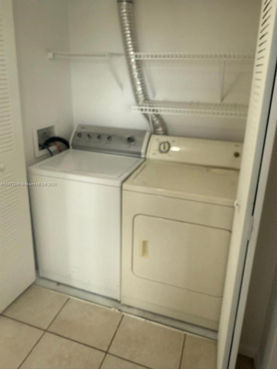 LAKESHORE AT UNIVERSITY P - Residential Lease