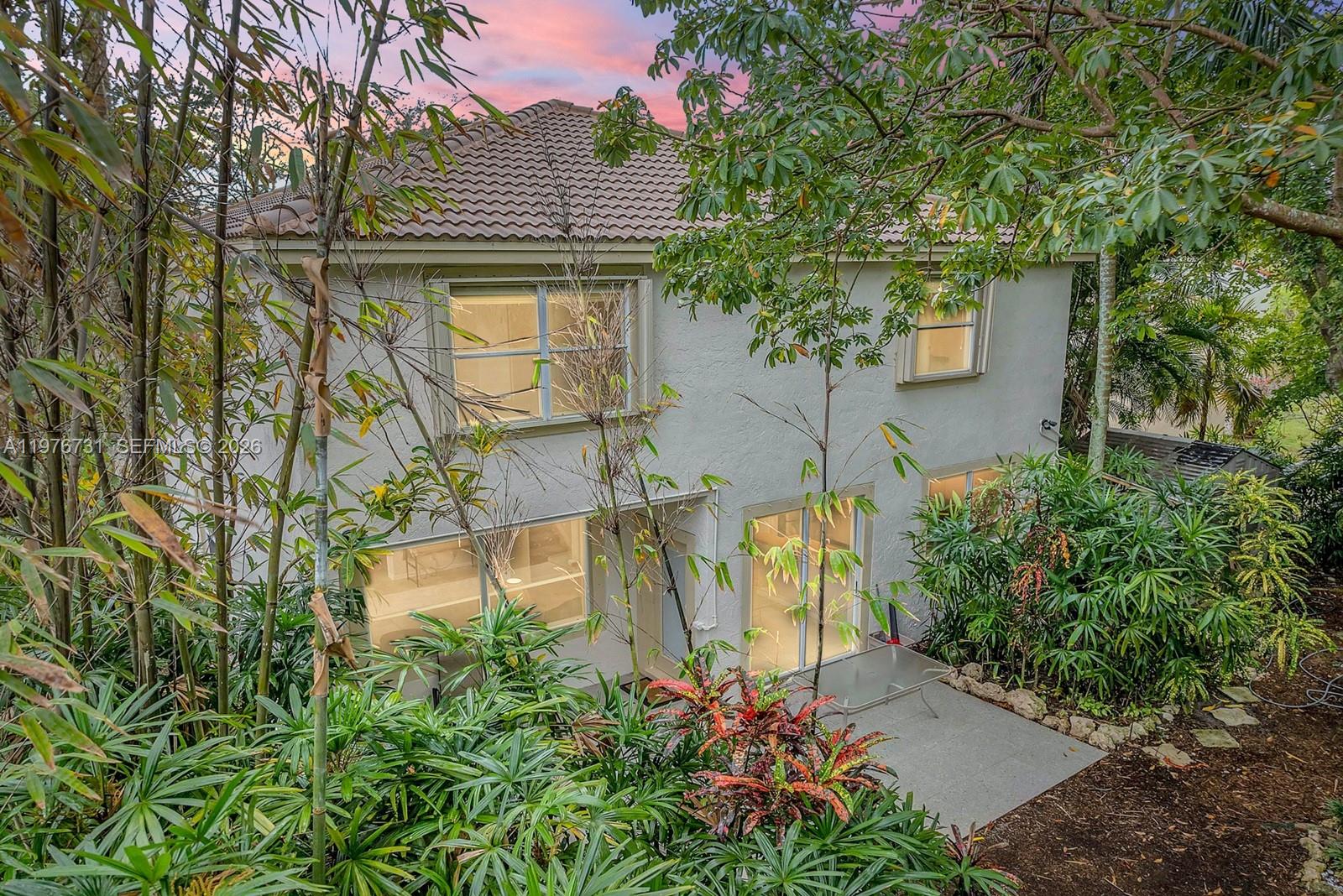 EMBASSY LAKES - Residential