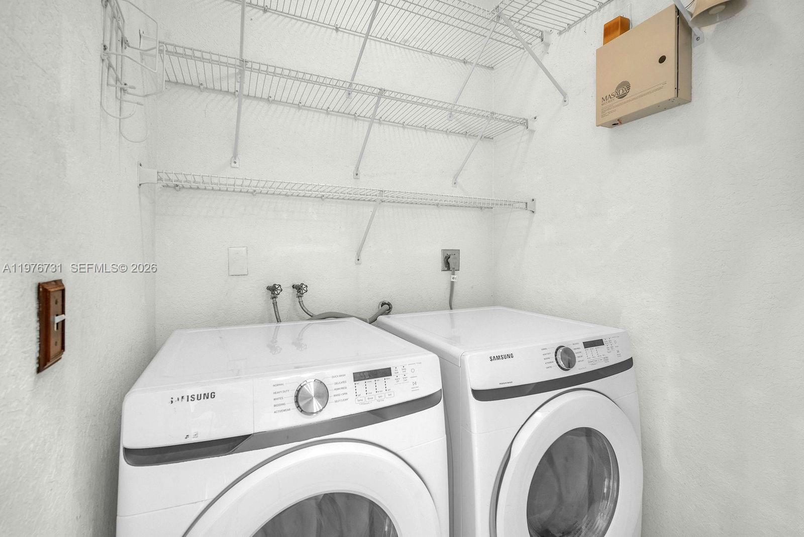 EMBASSY LAKES - Residential