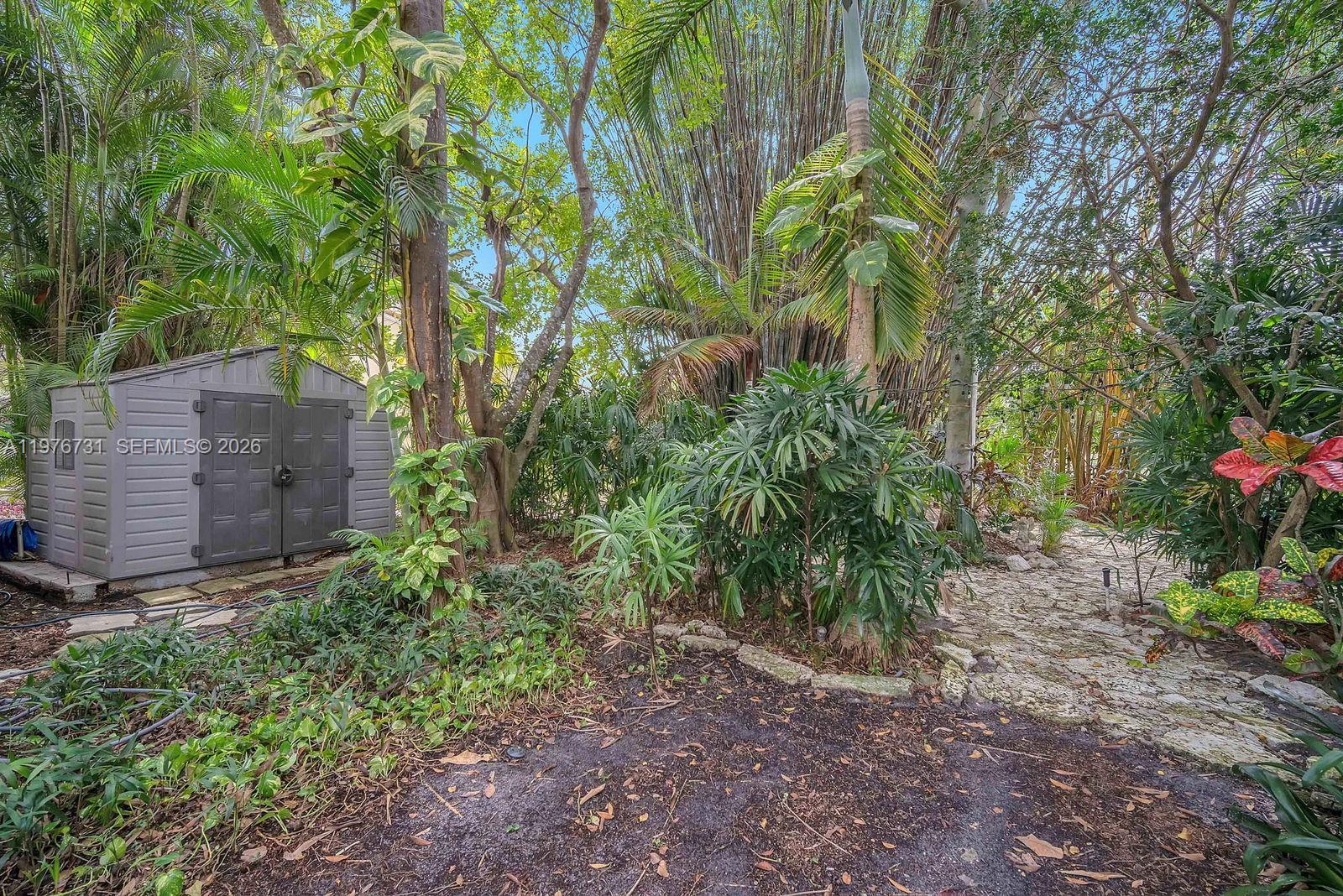 EMBASSY LAKES - Residential