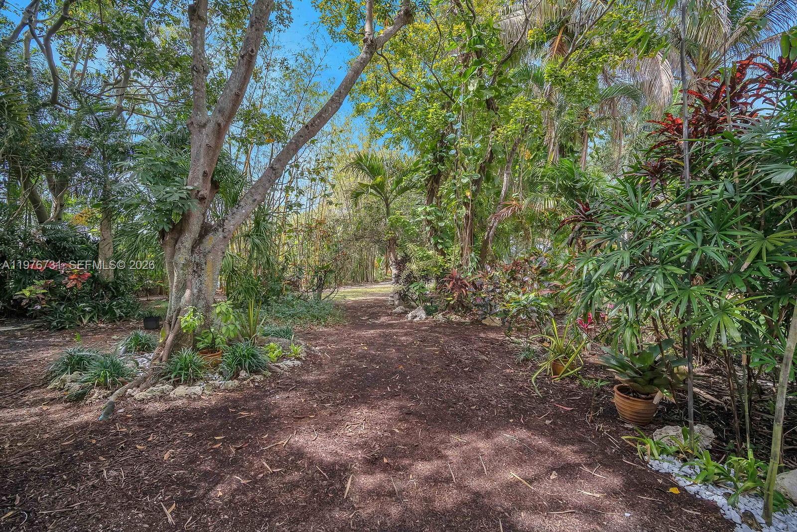 EMBASSY LAKES - Residential