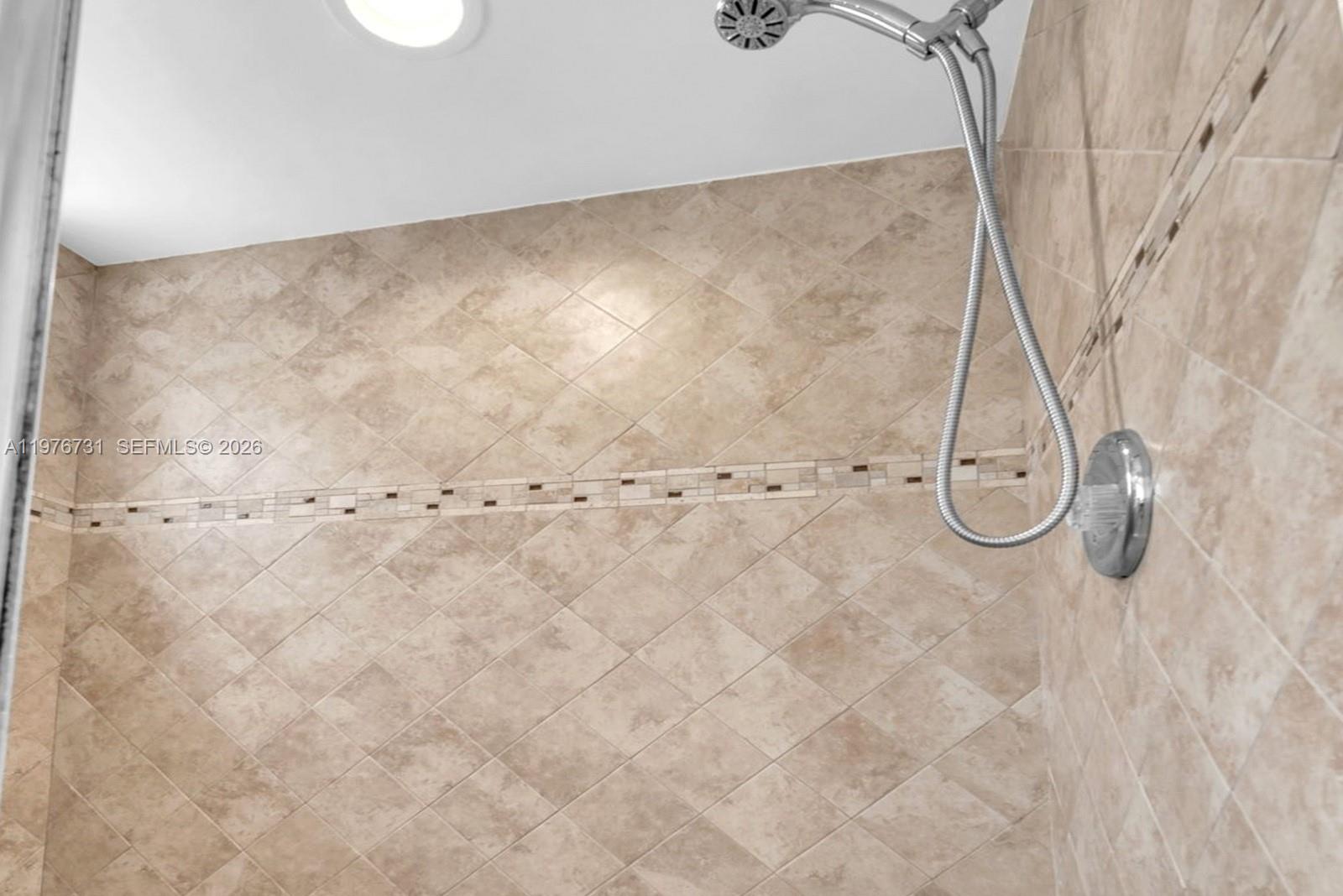 EMBASSY LAKES - Residential