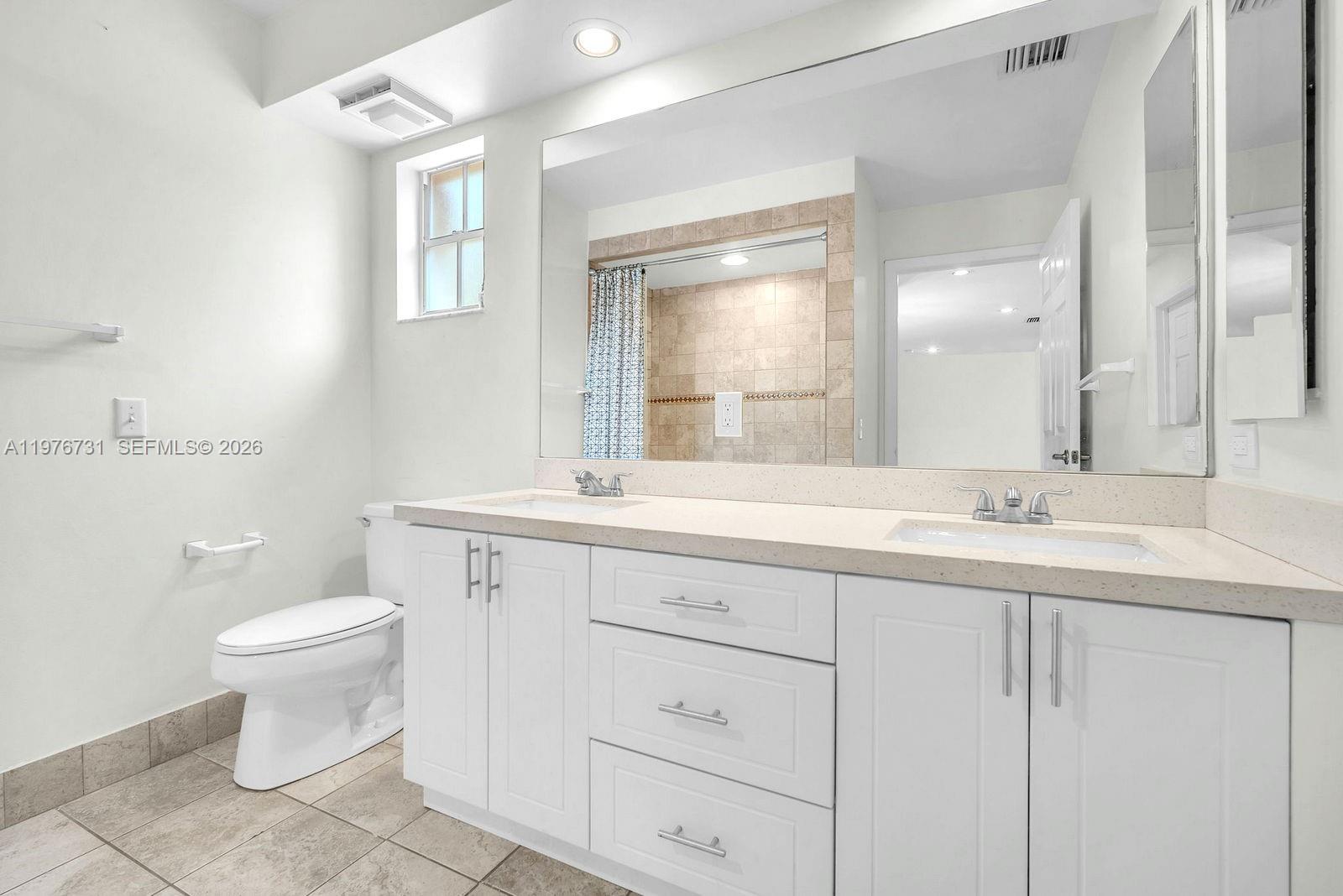 EMBASSY LAKES - Residential