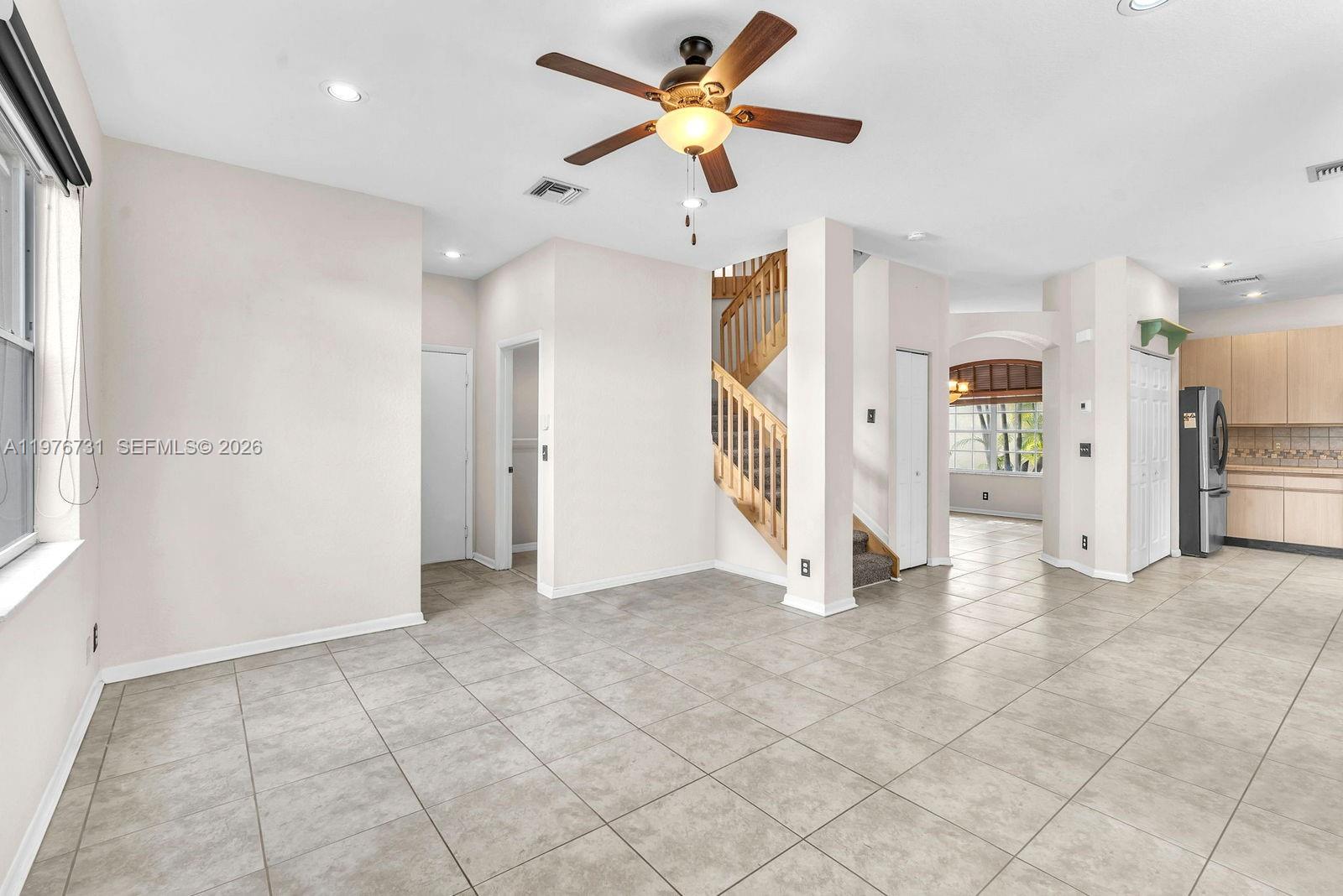 EMBASSY LAKES - Residential