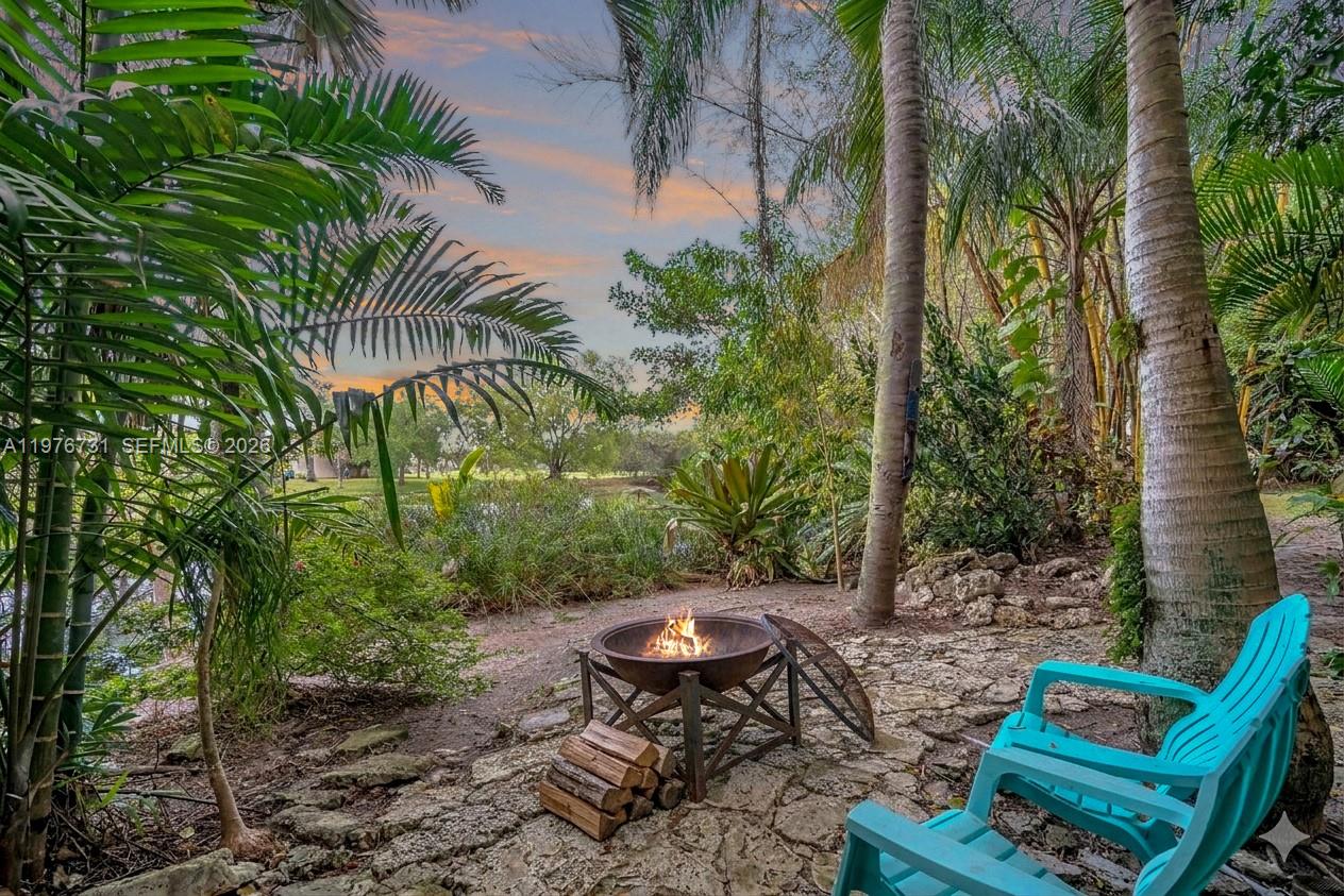 EMBASSY LAKES - Residential