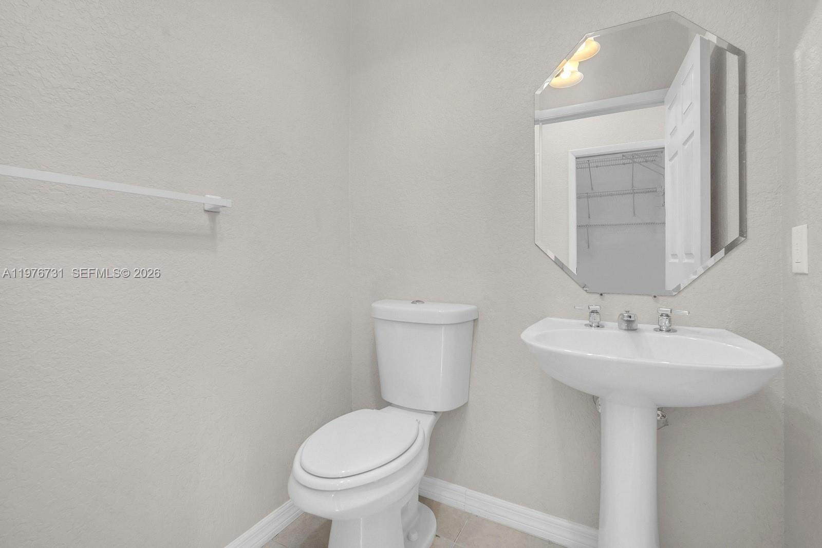 EMBASSY LAKES - Residential