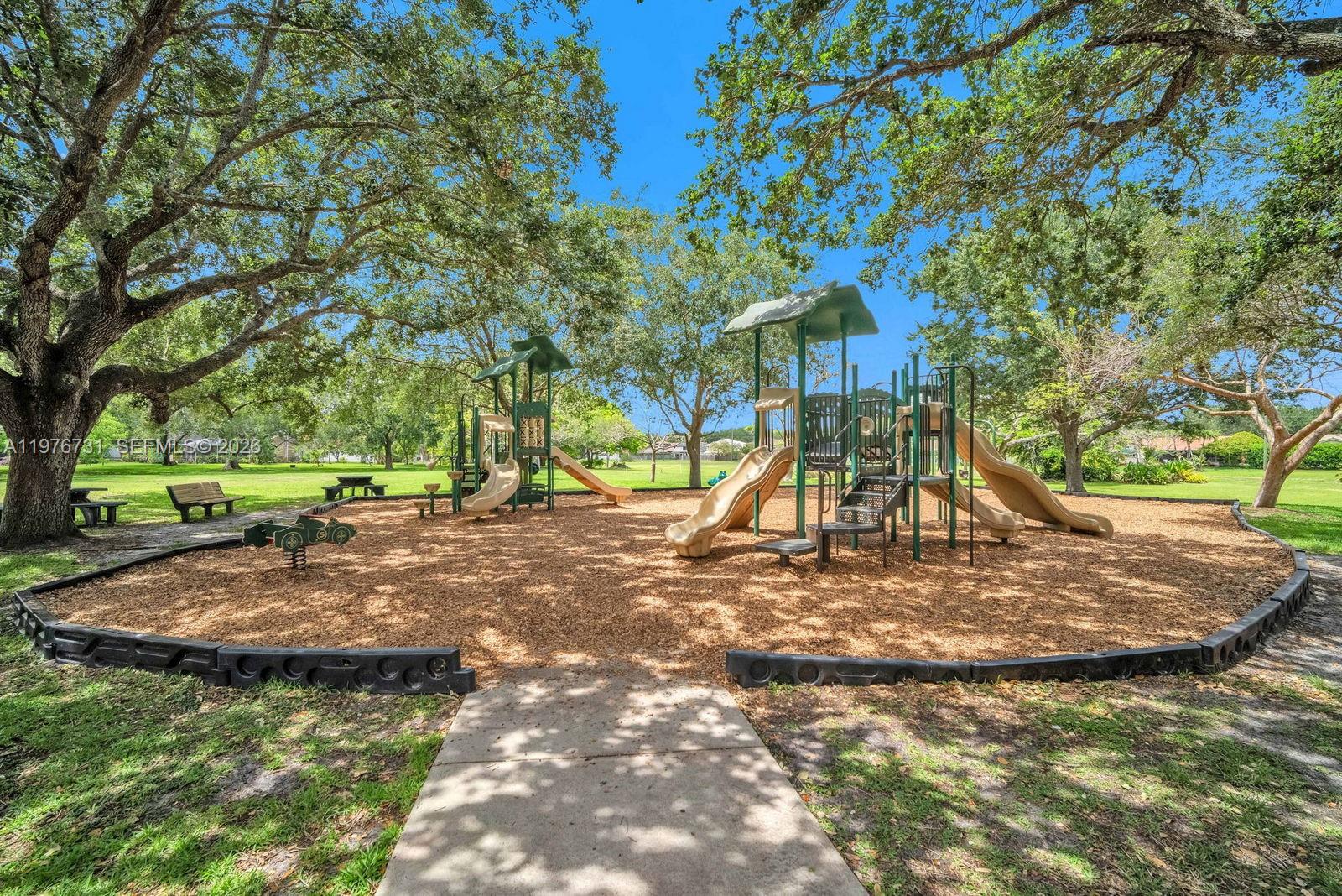 EMBASSY LAKES - Residential