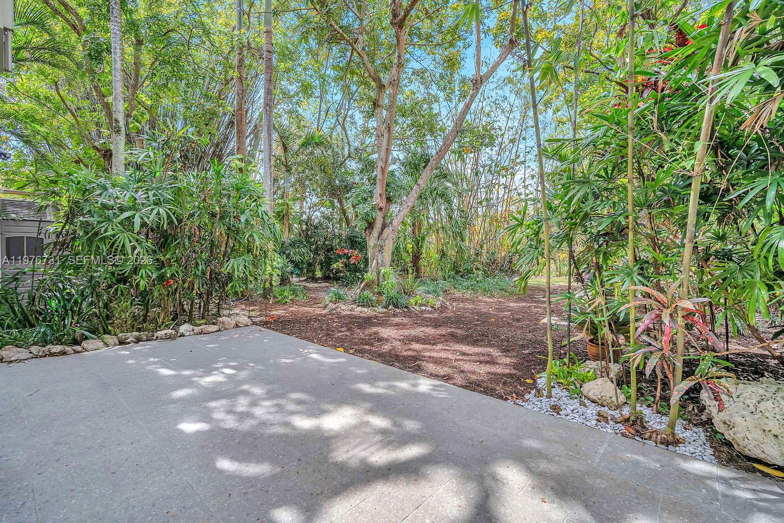 EMBASSY LAKES - Residential