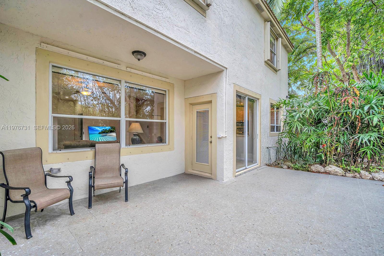 EMBASSY LAKES - Residential