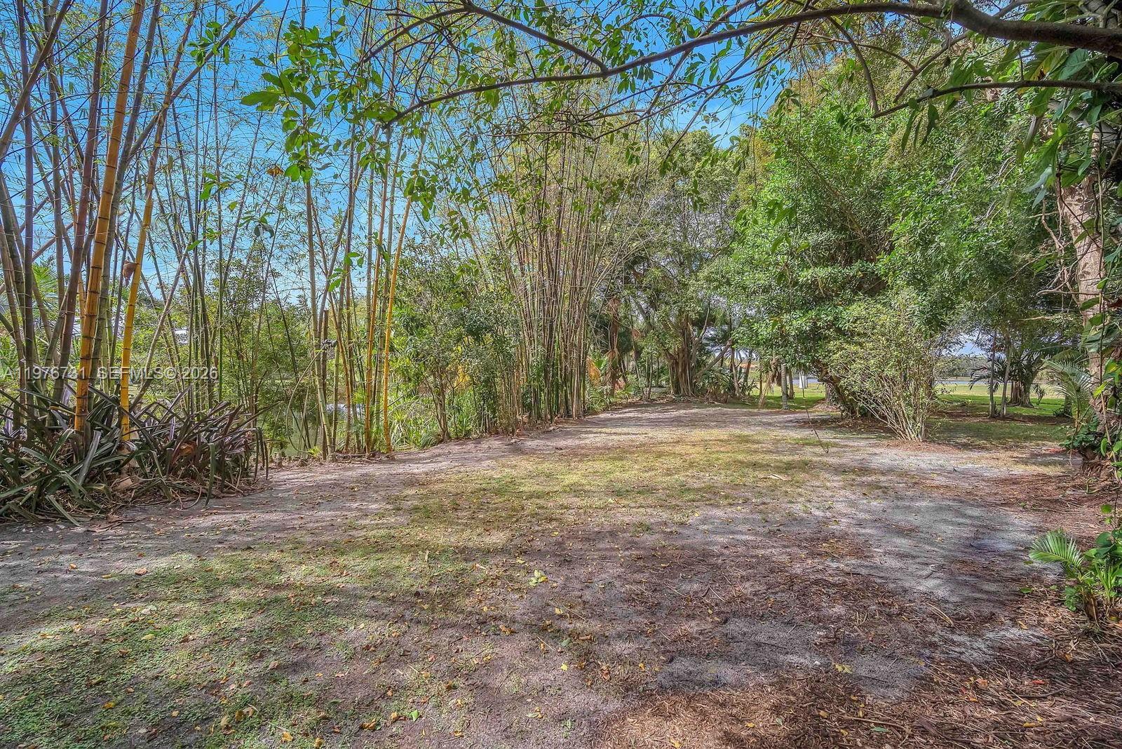 EMBASSY LAKES - Residential