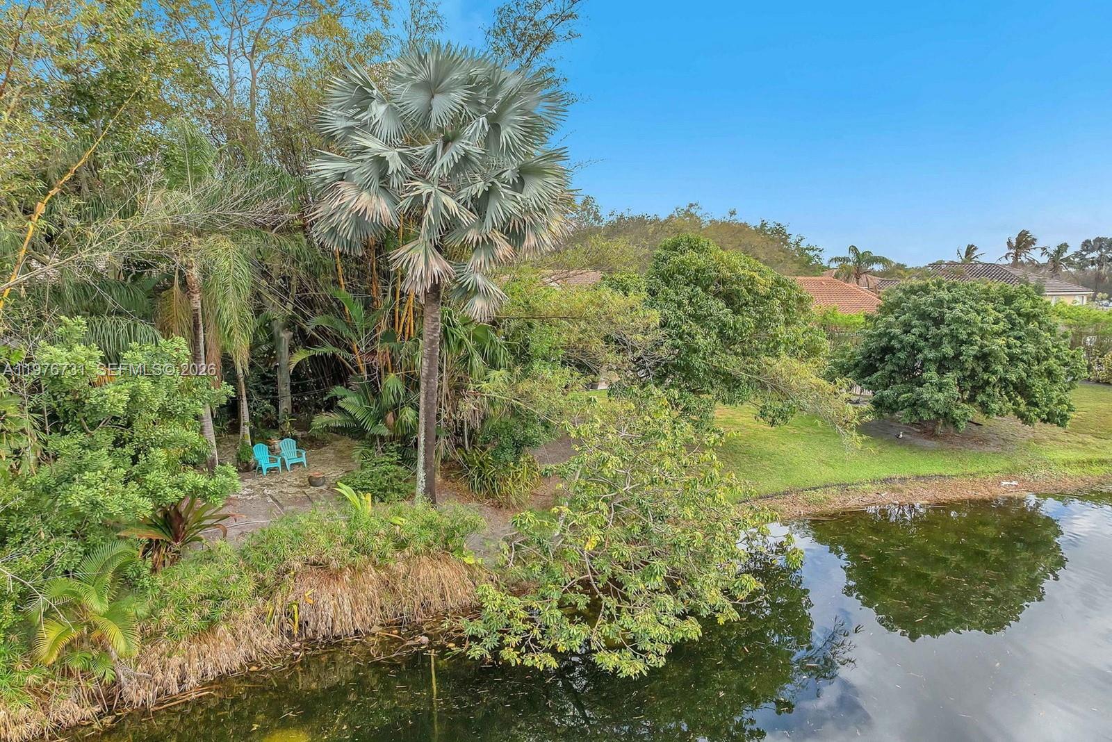 EMBASSY LAKES - Residential