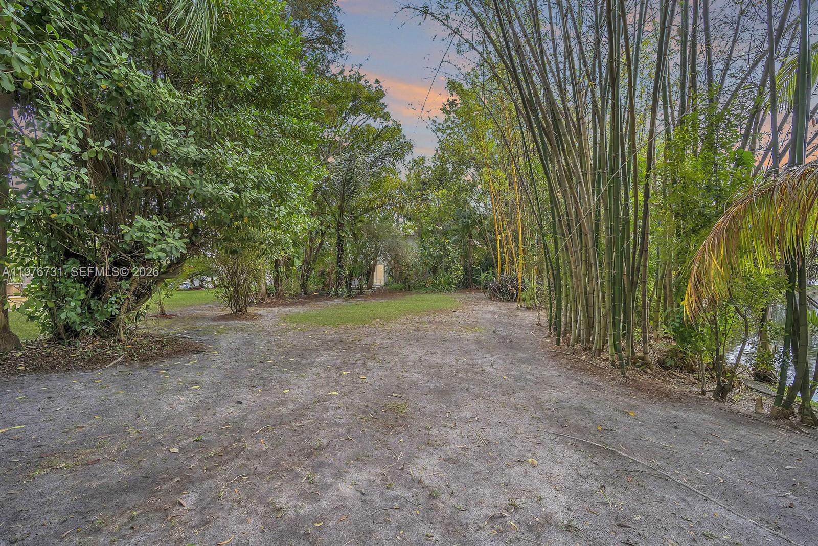 EMBASSY LAKES - Residential