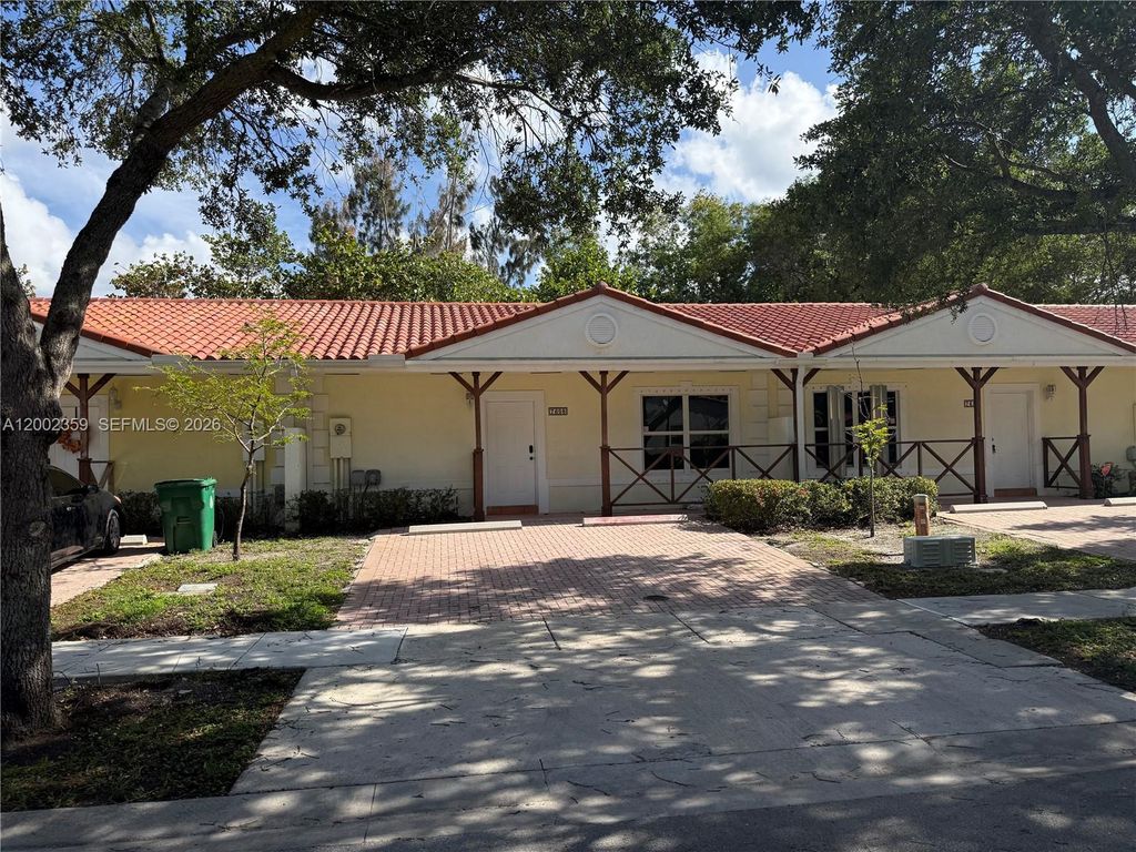 Photo of 7608 NW 38th Ct #14, Davie, FL 33024 (MLS # A12002359)