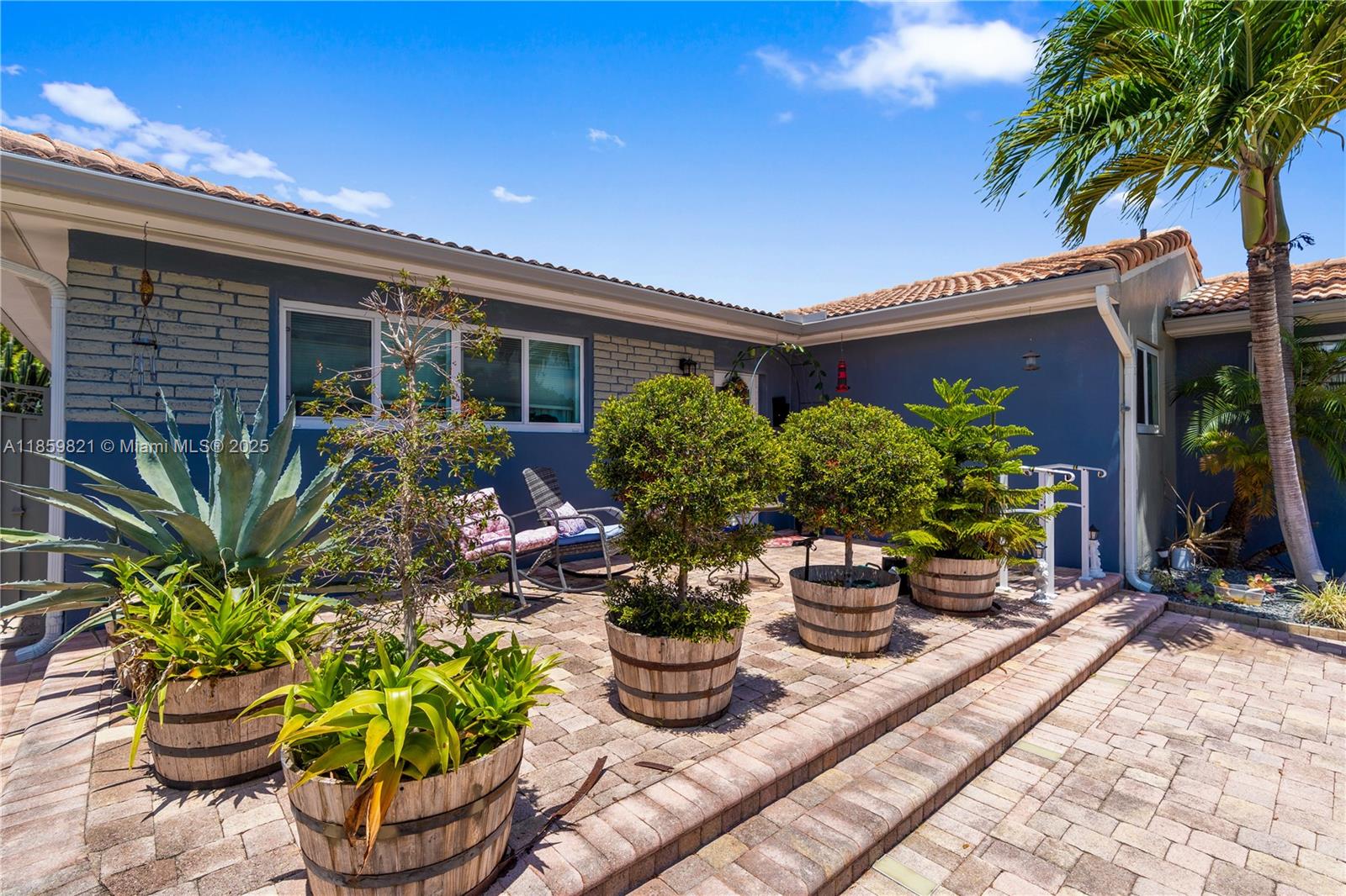 TREASURE ISLAND - Residential