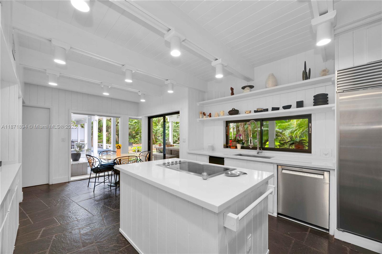 SNAPPER CREEK OAKS - Residential