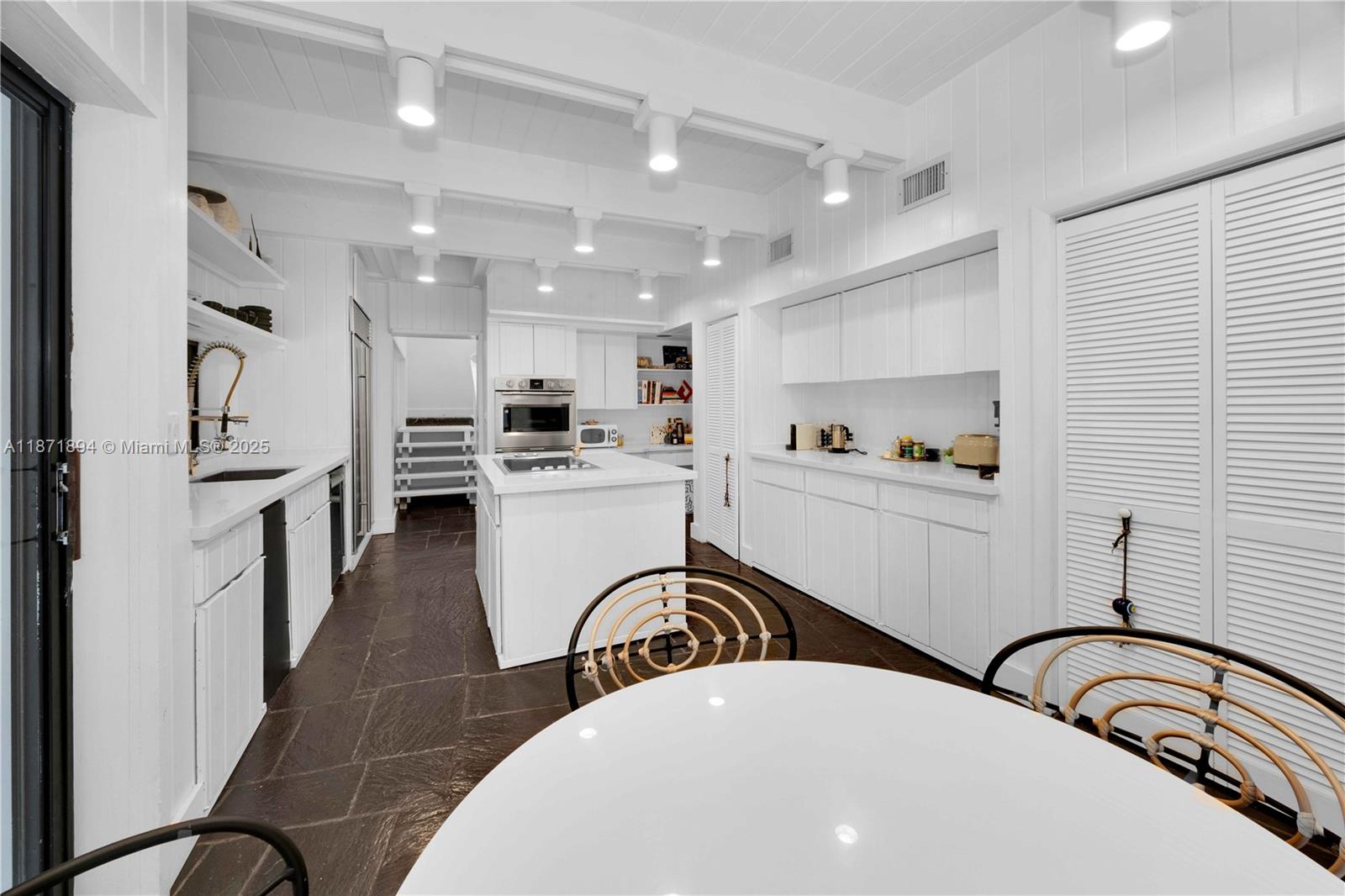 SNAPPER CREEK OAKS - Residential