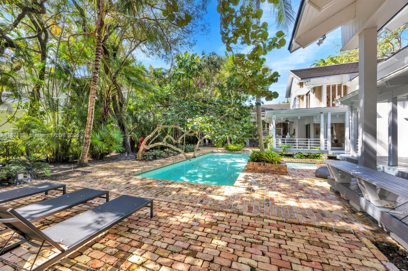 SNAPPER CREEK OAKS - Residential