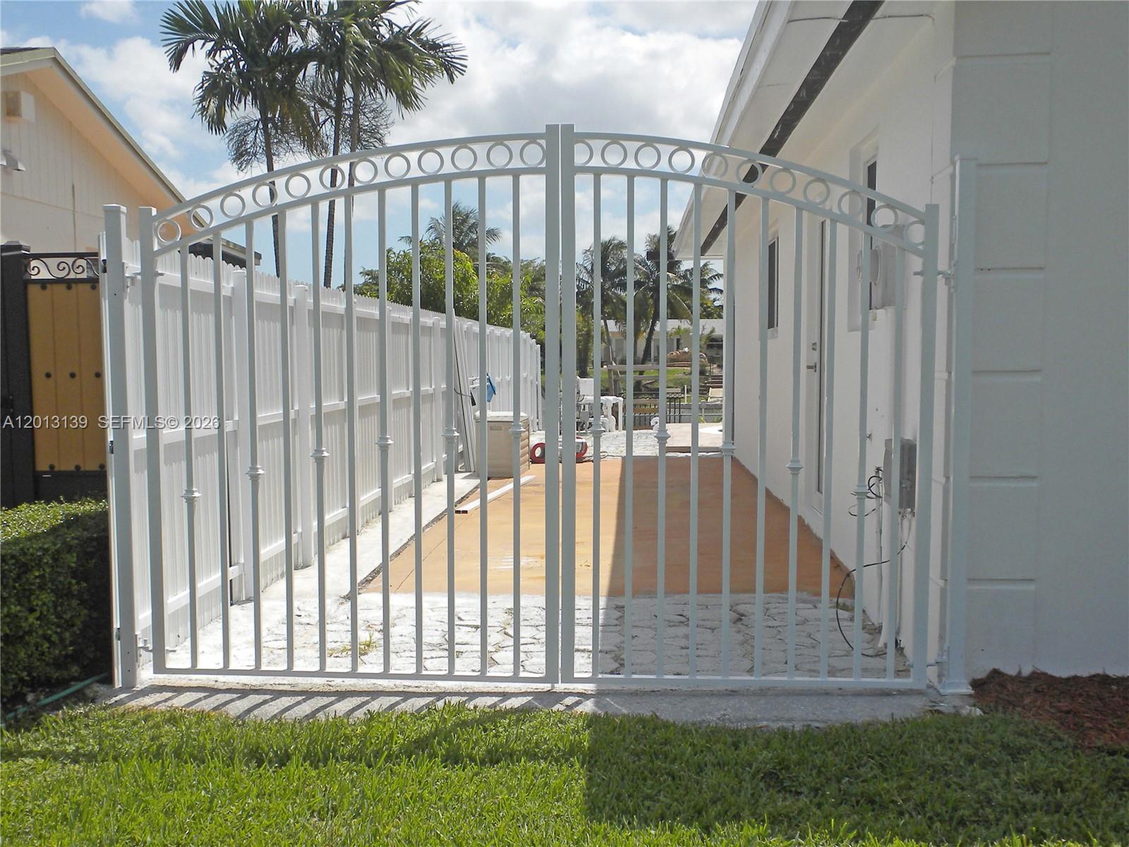 KENDALE LAKES SEC EIGHT - Residential Lease