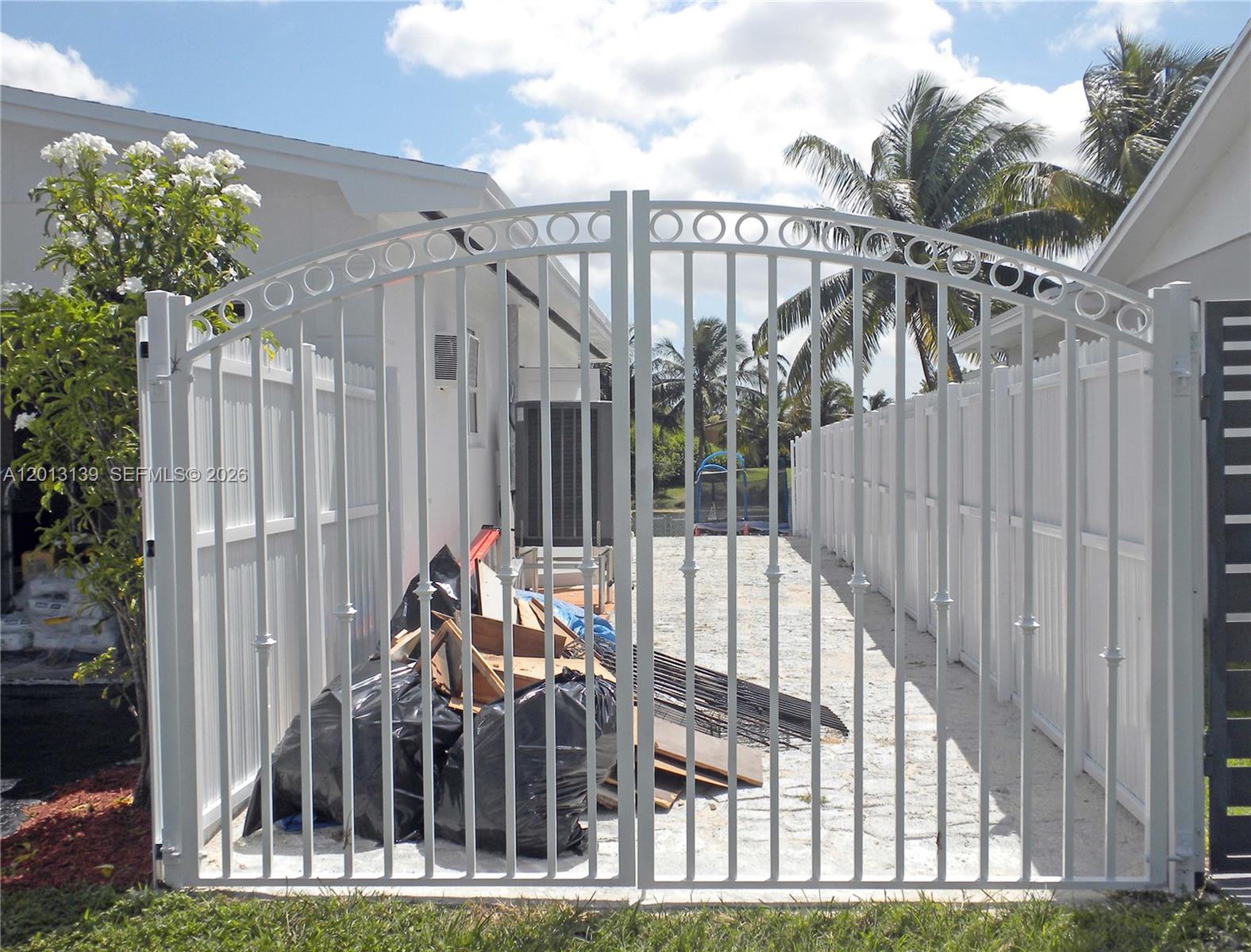 KENDALE LAKES SEC EIGHT - Residential Lease